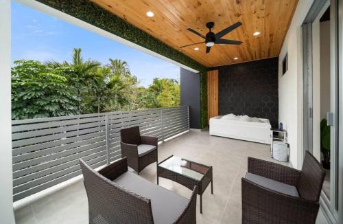 Victoria Park House | Luxury Home w 2 Pools near Beach