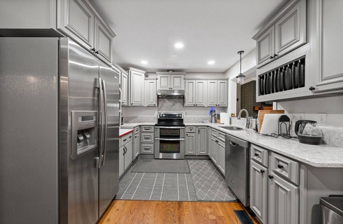 Scottsville House | Luxury lake nest, private docks, hot tub, game and kid room, year round Lakeview