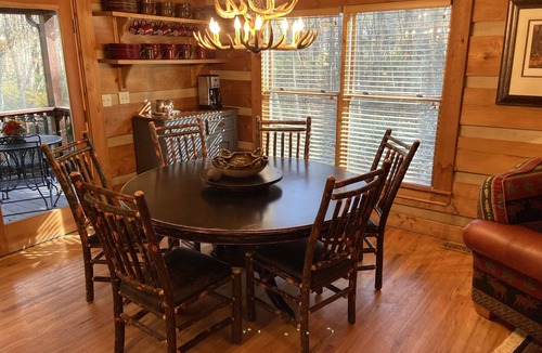 Blowing Rock Cabin | ☆Luxury Log Cabin☆3K/1Q/4 Full-bunks☆Fireplace☆Firepit☆4TVs☆Jacuzzi☆Foosball☆