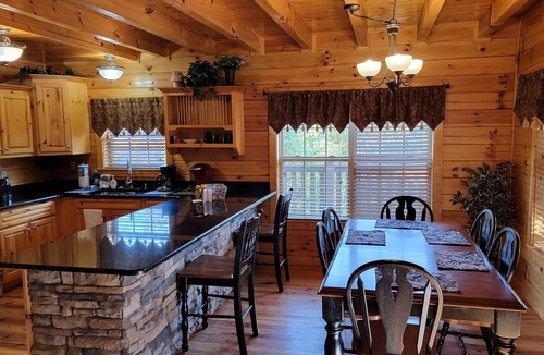 Gatlinburg Cabin | Luxury Log Cabin, Mountain & City Views