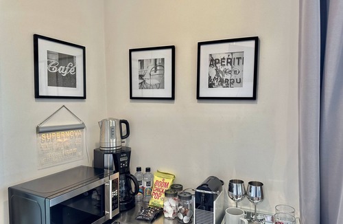Eureka Valley House | Luxury Modern Unit on Market St - w/Private Patio - Hot tub, Fire Pit, Lounge +