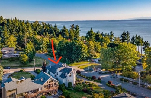 Harbour Pointe House | Luxury Mountain top castle house w/ocean view
