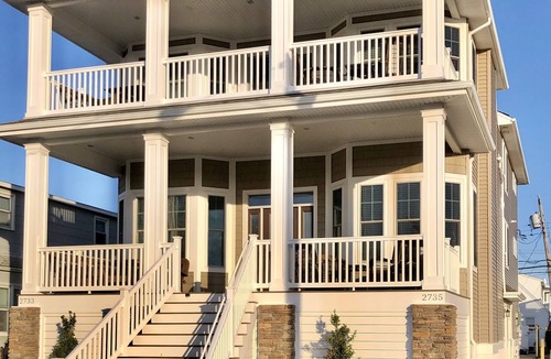 Gold Coast House | Luxury Newer construction -5BR 3.5 bath 2nd floor