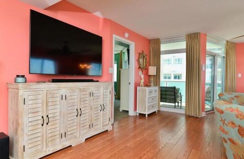 Crescent Beach House | Luxury Ocean View 2 Lazy Rivers