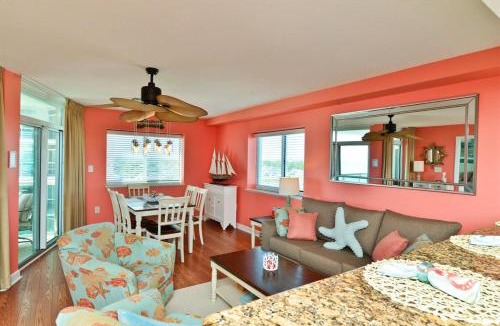 Crescent Beach House | Luxury Ocean View 2 Lazy Rivers