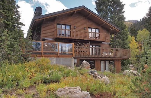 Salt Lake Mountain Resorts Ski Chalet | Luxury On Mountain Ski Accommodation located between Alta and Snowbird