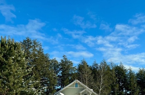 Three Lakes House | Luxury on the 3L chain sleeps 8+ at the Northernaire Resort's Premier Unit!