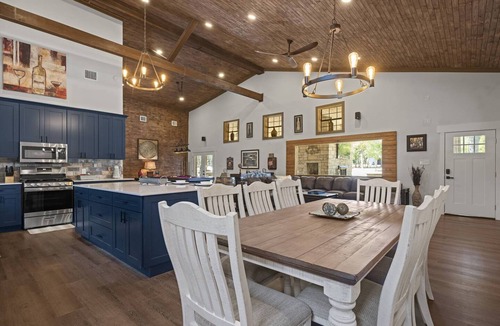 Wimberley House | Luxury Retreat for 28 Terracotta Bliss Getaway