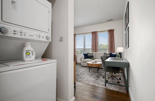 Victorian Village Apartment | Luxury Short North Flat | Free Secure Parking