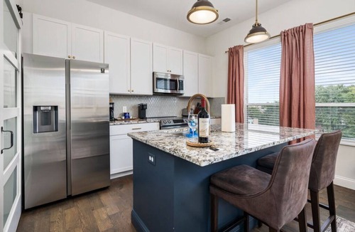 Victorian Village Apartment | Luxury Short North Flat | Free Secure Parking