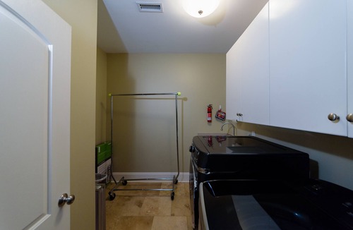 Hillsboro West End House | Luxury Stay walk to Vanderbilt, Music Row, West End, Belmont, Hillsboro Village