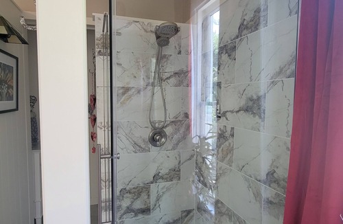 Washington Bed & Breakfast | Luxury suite w/private bath; only 1/2 block from the Inn at Little Washington!