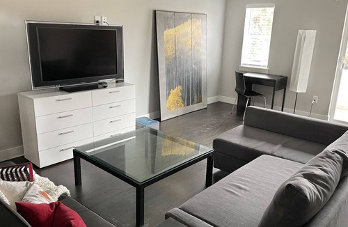 Northeast Park Hill House | Luxury Townhome with Beautiful Views sleeps up to 12 Long Term Available