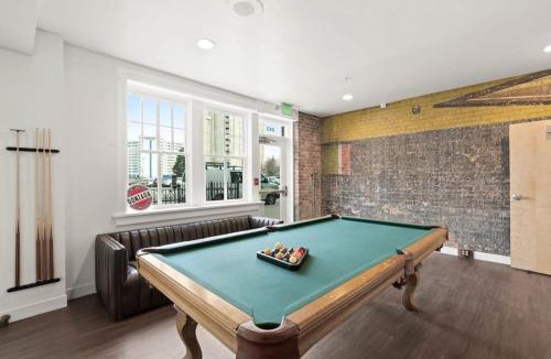 Riverside Apartment | Luxury w King Beds, Pool Table, Central Downtown!
