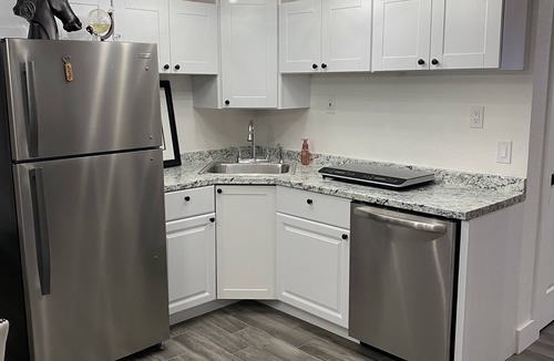 Centennial House | 🟢 Luxury Walk-Out Suite in Centennial 2BR Close to Denver , Parks, Trails