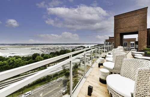 Crystal City Apartment | Luxxe 2BR Oasis with Scenic Rooftop & Gym ﻿
