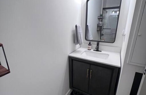Birmingham Apartment | Magic City Overlook walk to Nightlife, St.Vincent's, and UAB