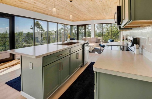 Little Valley Apartment | Magical views, luxury living container house