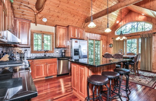 St Germain House | Magnificent Log Home located on the sandy shores of Lost lake!