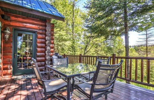 St Germain House | Magnificent Log Home located on the sandy shores of Lost lake!