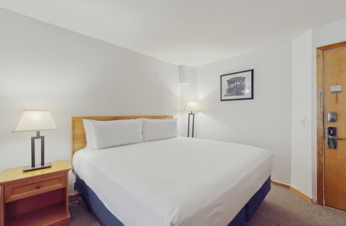 West End Cabin | Main St. gem - pool & hot tub - walk to lifts, dog-friendly, third floor