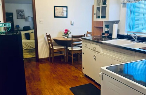 Ansted Apartment | Main Street Stay - Unit 3 - cozy apt near NRG