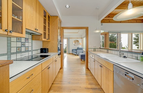 Neahkahnie Beach House | Maison De La Lune-Spectacular Oceanviews, dogs Ok , Firepit, Fenced yard