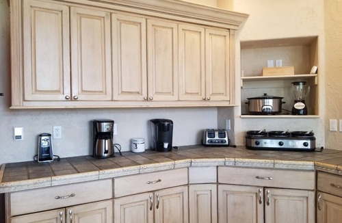 Woodland Park Cabin | Majestic Lodge only 22 miles from the base of Pike's Peak