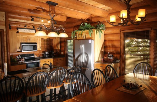 Pigeon Forge Cabin | Majestic Mountaintop Retreat- Breathtaking Views, Luxury Lodge over Pigeon Forge