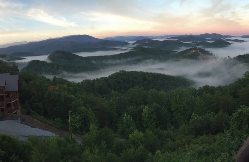 Pigeon Forge Cabin | Majestic Mountaintop Retreat- Breathtaking Views, Luxury Lodge over Pigeon Forge