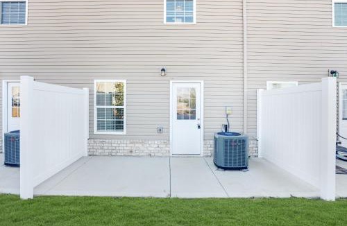 Clarksville Apartment | Make Lemonade in luxury w king bed and free parking plus 40 minutes to Nashville