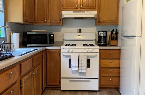 Town Hill House | Make your 2023 reservations now. Pet friendly.