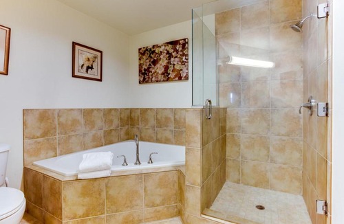 Bridgeton Apartment | Manifest Upscale Spacious 2BD/2BA Apartment w/ balcony, fireplace