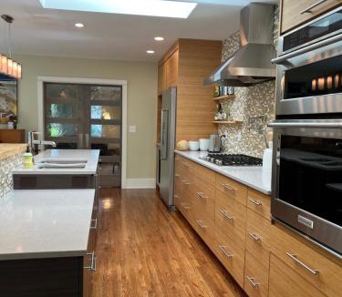 Martinez Park House | Maple Courtyard - Old Town with King Suite & Piano