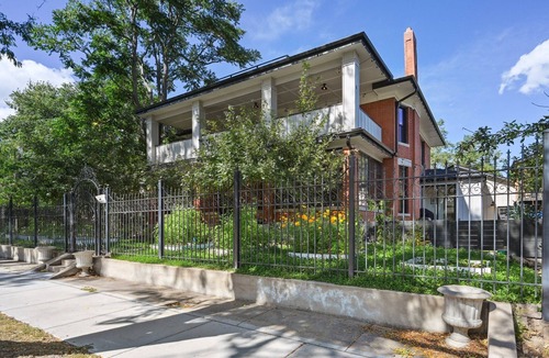 Sunnyside House | Marigold Mansion- Close to downtown, Walkable, Room for multiple families!