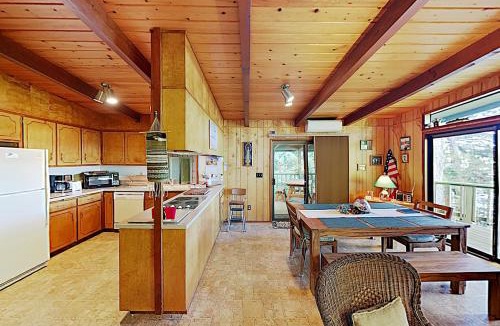 Dunes City House | Marty's Lakehouse on the Coast
