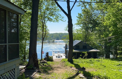 Red Creek Cottage | Marvelous 5-bedroom bayside cottage with WiFi in Red Creek.