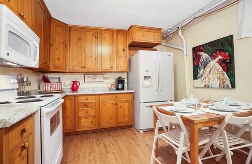 Creighton Apartment | Meadowlark Apartment - 10 min to Denver, 1 hr to Mnts/skiing
