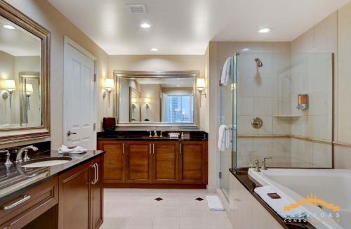 Las Vegas House | MGM Signature-17-801 1Br2Ba F1 Strip View Balcony