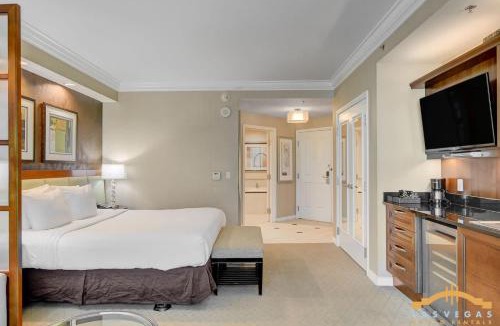 Las Vegas House | MGM Signature-24-811 F1 Track & Strip View Studio