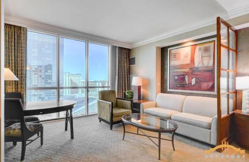 Las Vegas House | MGM Signature-24-811 F1 Track & Strip View Studio