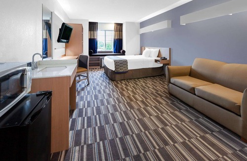 Linthicum Heights Hotel | Microtel Inn & Suites by Wyndham Baltimore BWI Airport