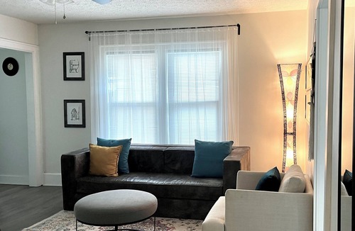 Franklin Park Apartment | MID/LONGTERM Oasis in Columbus Ohio Near Downtown and Nationwide Childrens' Hosp