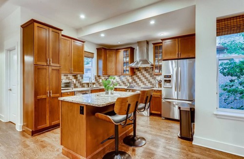 Berkeley House | Mid-Mod w/awesome backyard, 1blk to Shops/Eateries