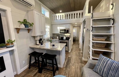 Tracy City Cabin | Mini Manor on the Mountain at The Retreat at Water's Edge