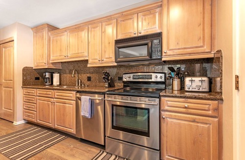 Vail House | Minutes From Vail Village & Golden Peak - Free Shuttle - Private Hot Tub & Sauna