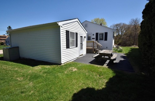 Watch Hill House | Misquamicut Fire District | Walking Distance to the Beach | Parking Pass included