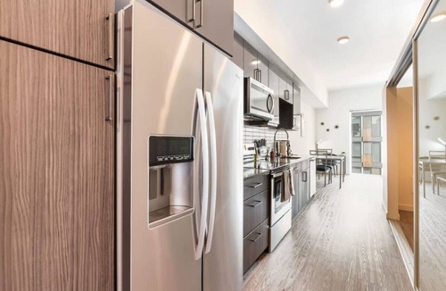 Downtown Apartment | Modern 1BR 1BA - Long Term Gym Parking Redmond DT