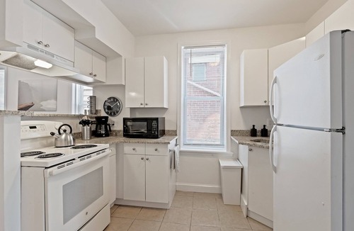 Germantown Apartment | Modern 1BR in East Germantown