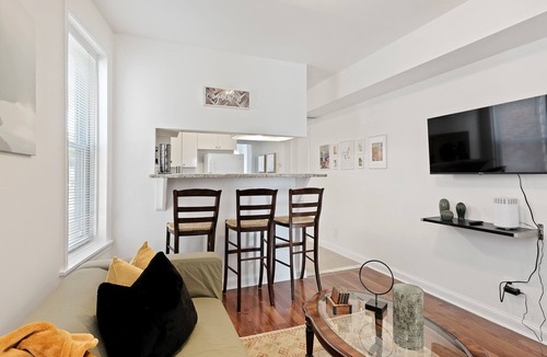 Germantown Apartment | Modern 1BR in East Germantown